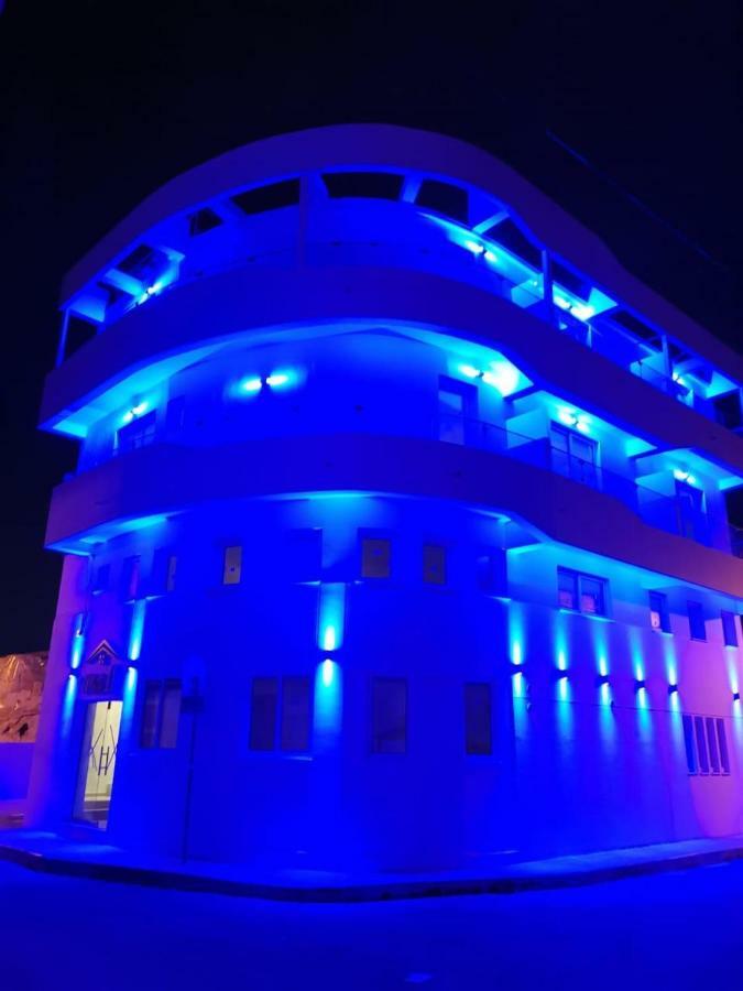 White 11 Aparthotel Larnaca Exterior foto